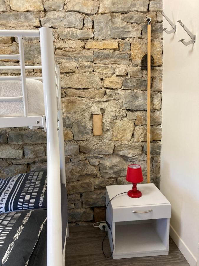 La Chambre Du Tonneau Montigny-sur-l'Ain Εξωτερικό φωτογραφία